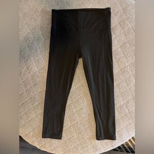 ATHLETA Small Black High Waist Capri Leggings Orig $99 Excellent Condition